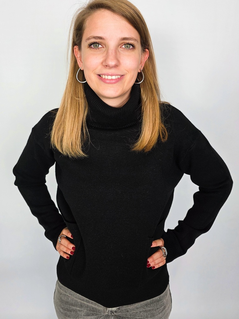 [00004] Pull noir à col roulé avec poches