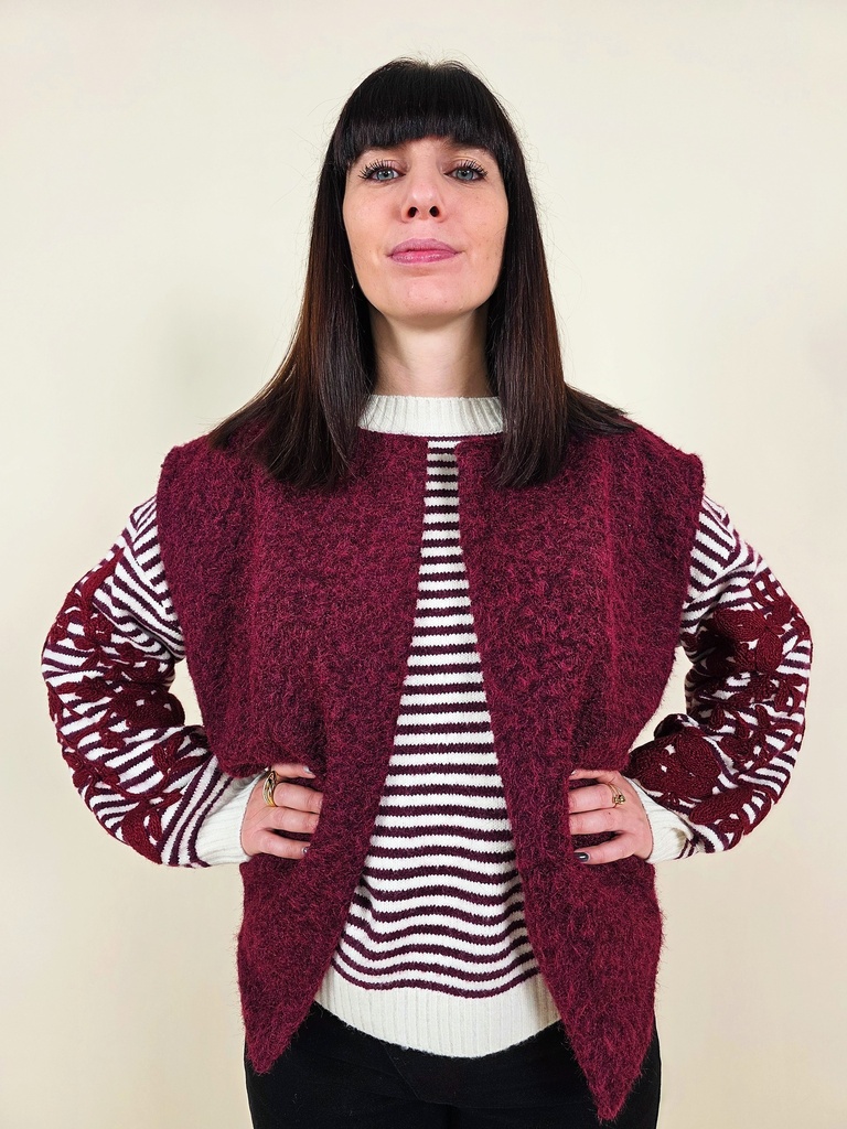 [00009] Gilet sans manches duveteux bordeaux