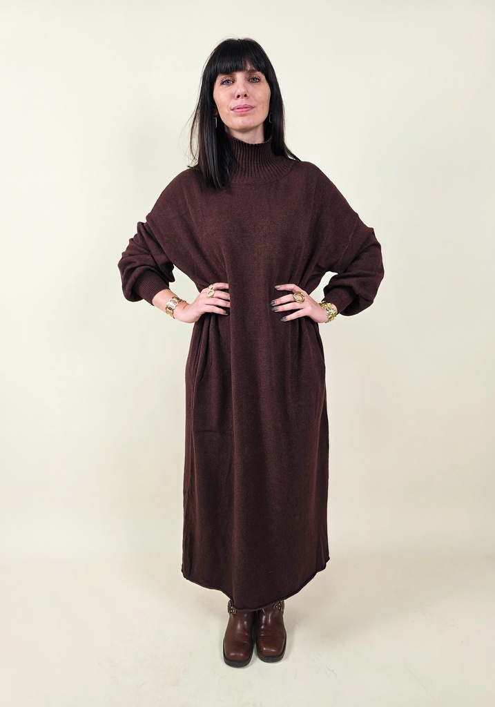 [00023] Robe pull marron
