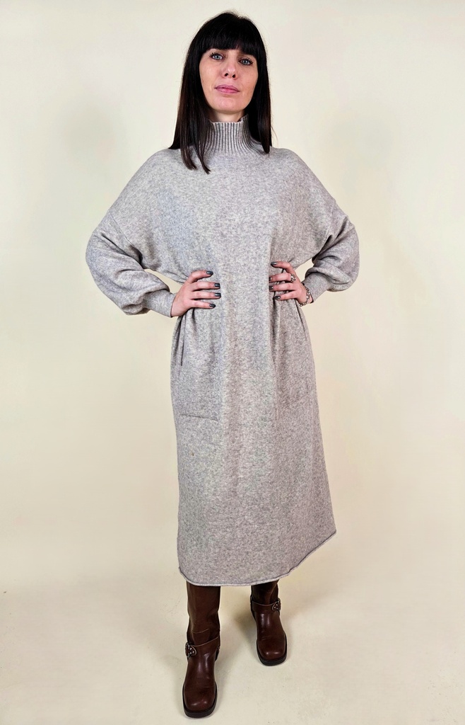 [00027] Robe pull taupe
