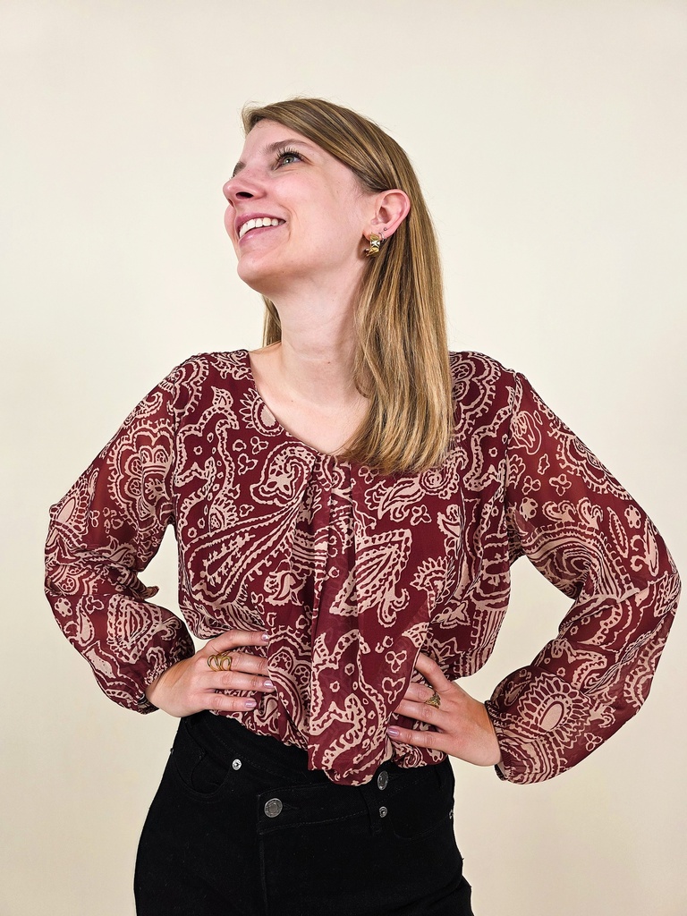 Blouse légère doublée au motif cachemire beige et marron.