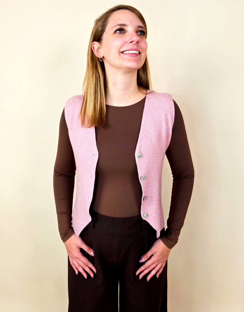 [00056] Gilet sans manches rose à boutons