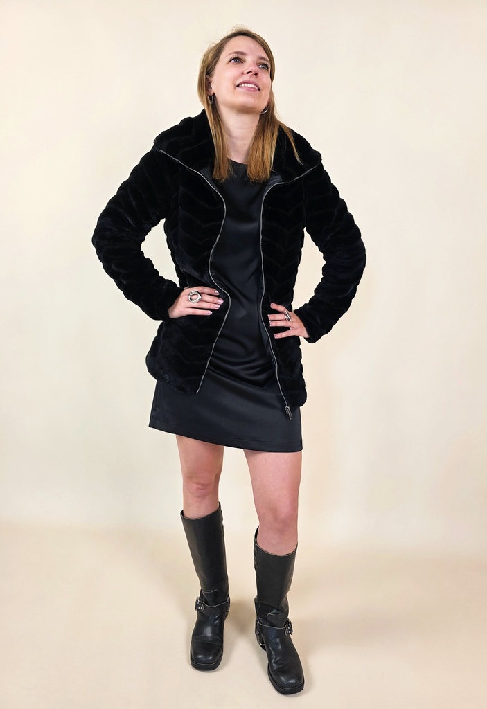 Veste noire en fausse fourrure zippée
