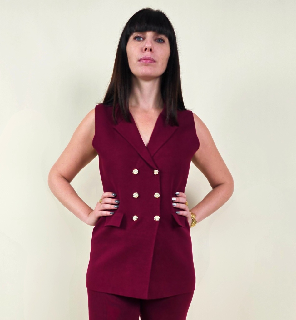 [00112] Gilet sans manches bordeaux à boutons dorés