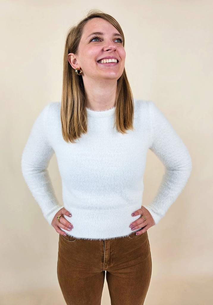 [00145] Pull blanc effet mohair