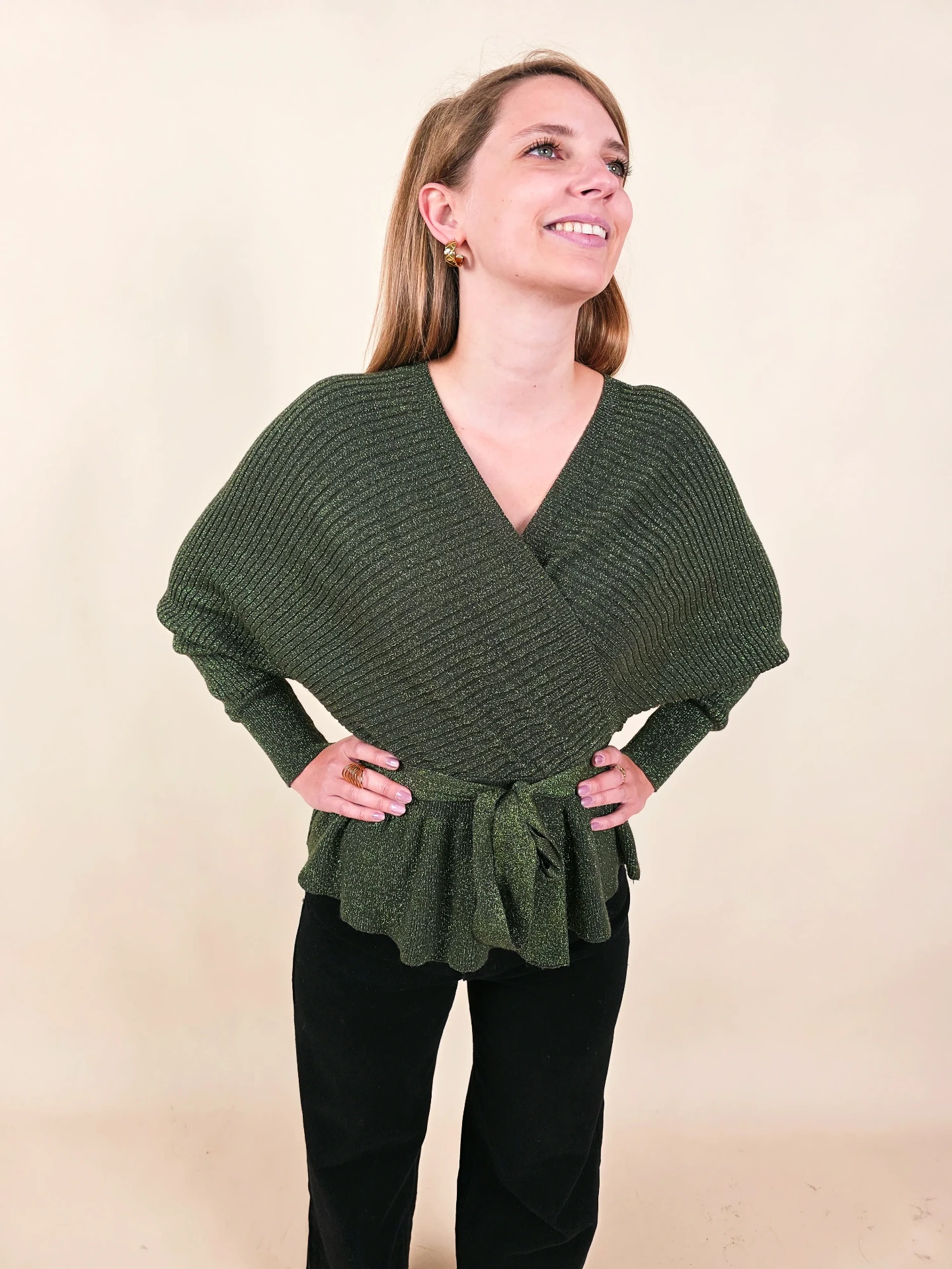 [00157] Cache-cœur en maille vert métallisé à manches chauve-souris et ceinture à nouer