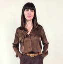 Chemisier satiné marron avec grande fleur décorative sur la poitrine