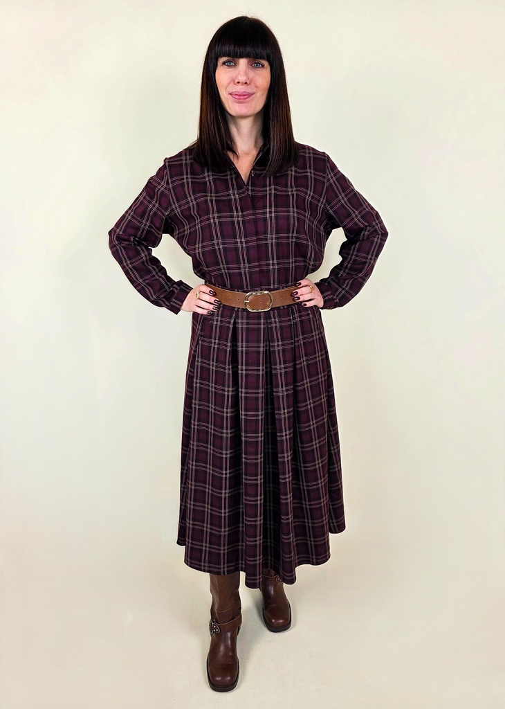 [00186] Jupe longue plissée à motifs carreaux bordeaux avec ceinture