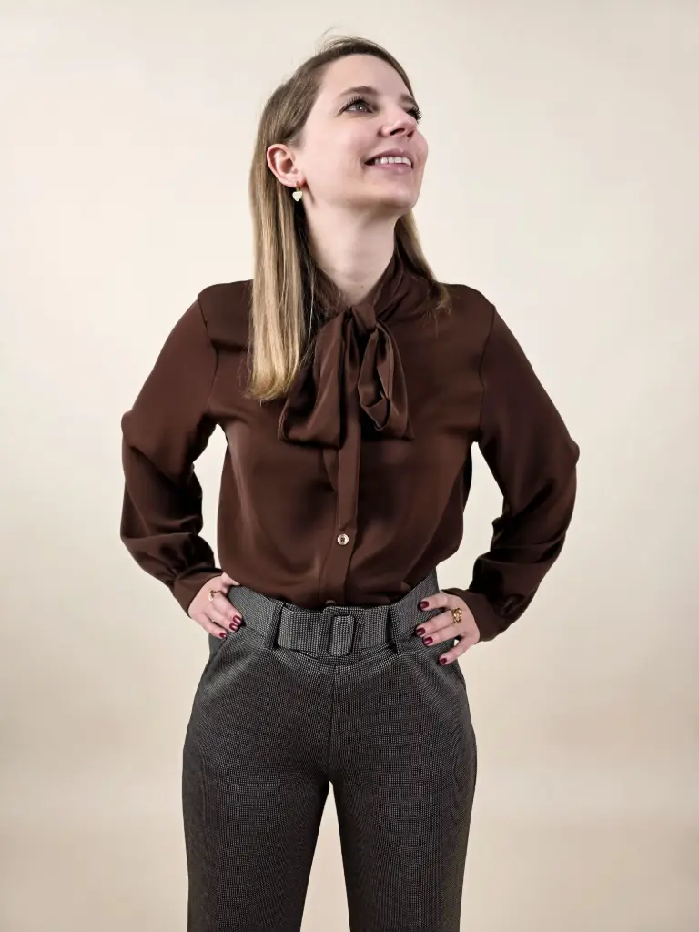 Chemisier marron avec noeud 