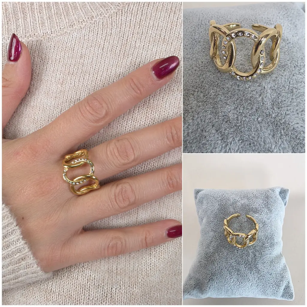 [00257] Bague dorée à maillons entrelacés avec strass