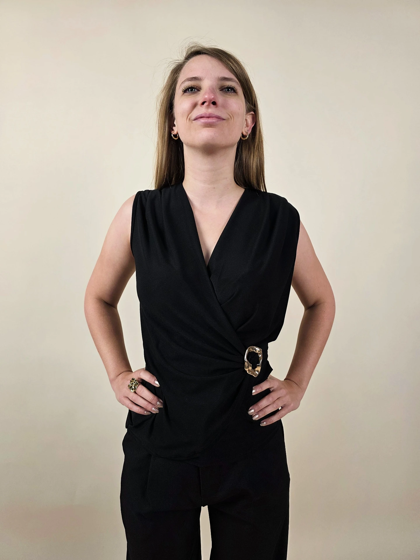 [00410] Top sans manches noir à boucle