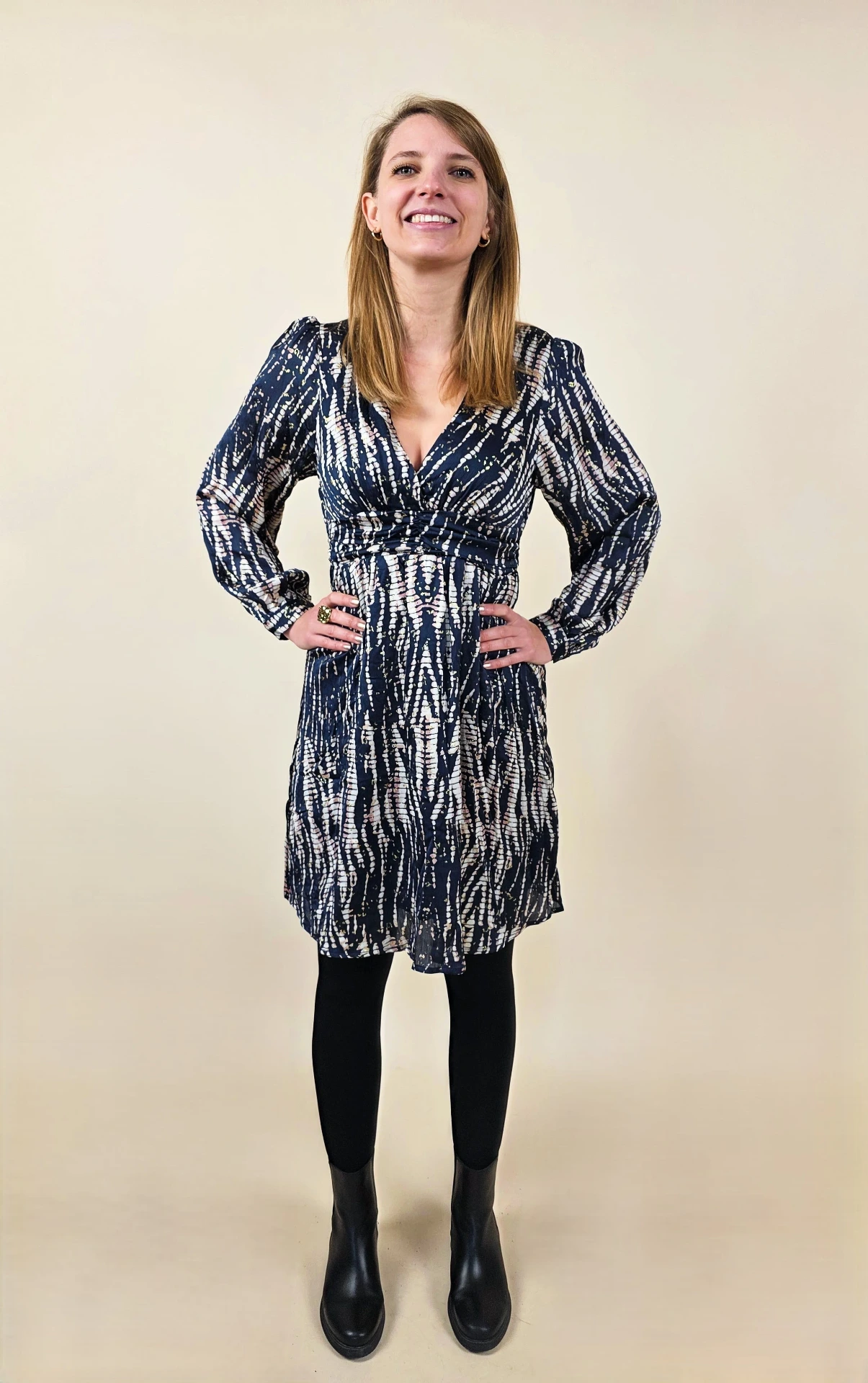 Robe imprimé graphique bleu marine, blanc 