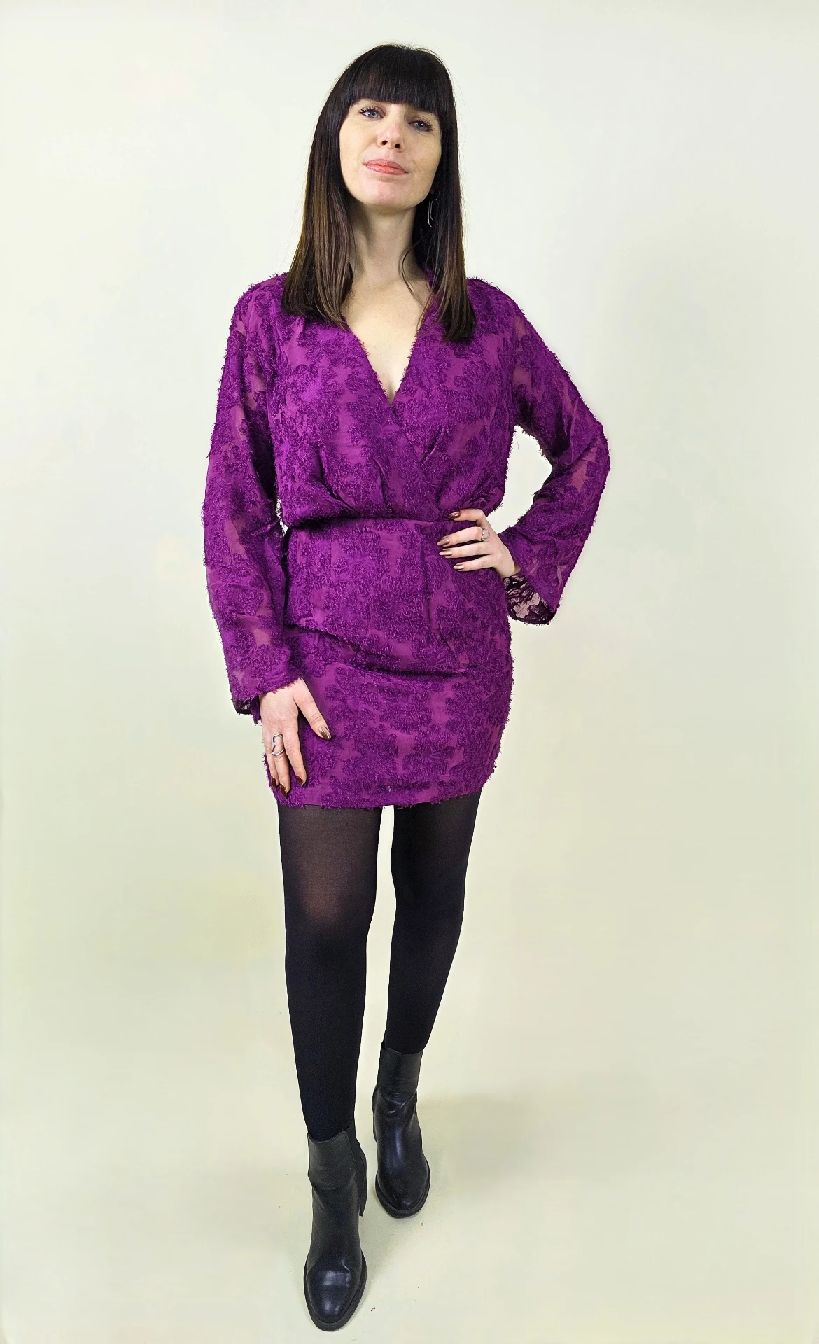 Robe mauve motif floral duveteux