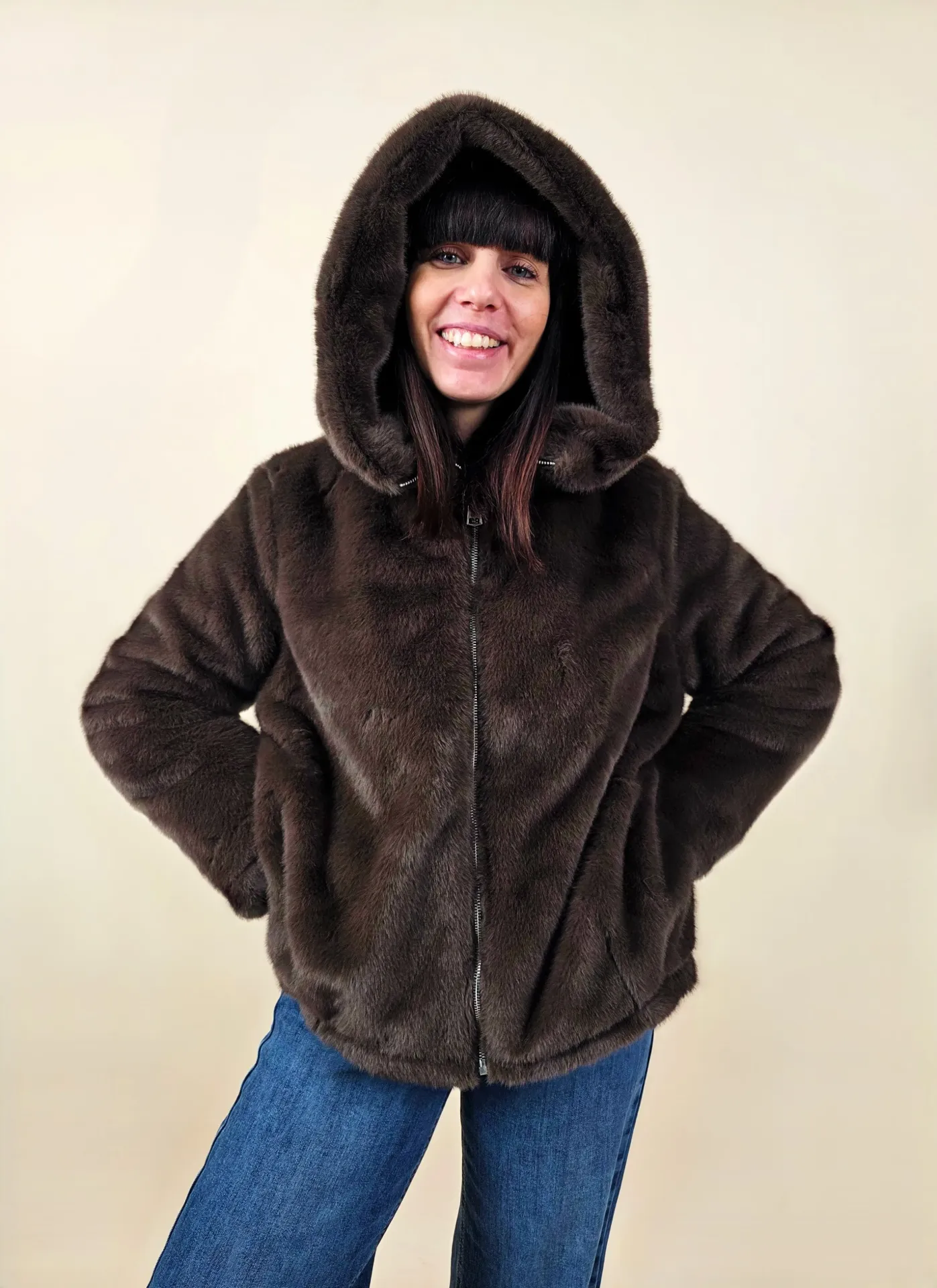 Manteau à capuche marron foncé