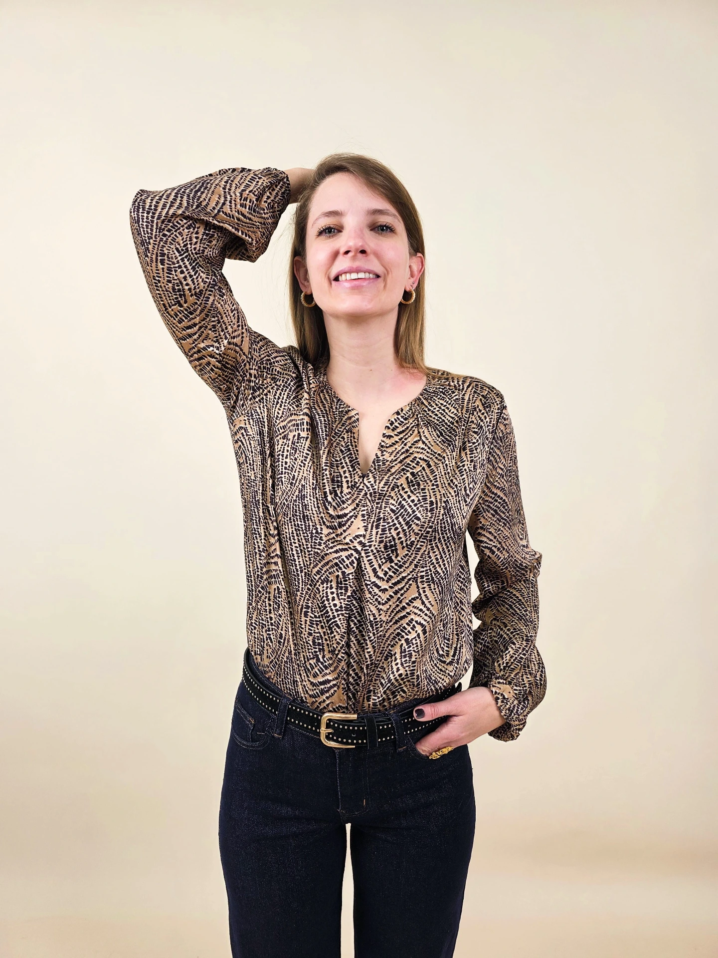 Chemisier beige à motif abstrait