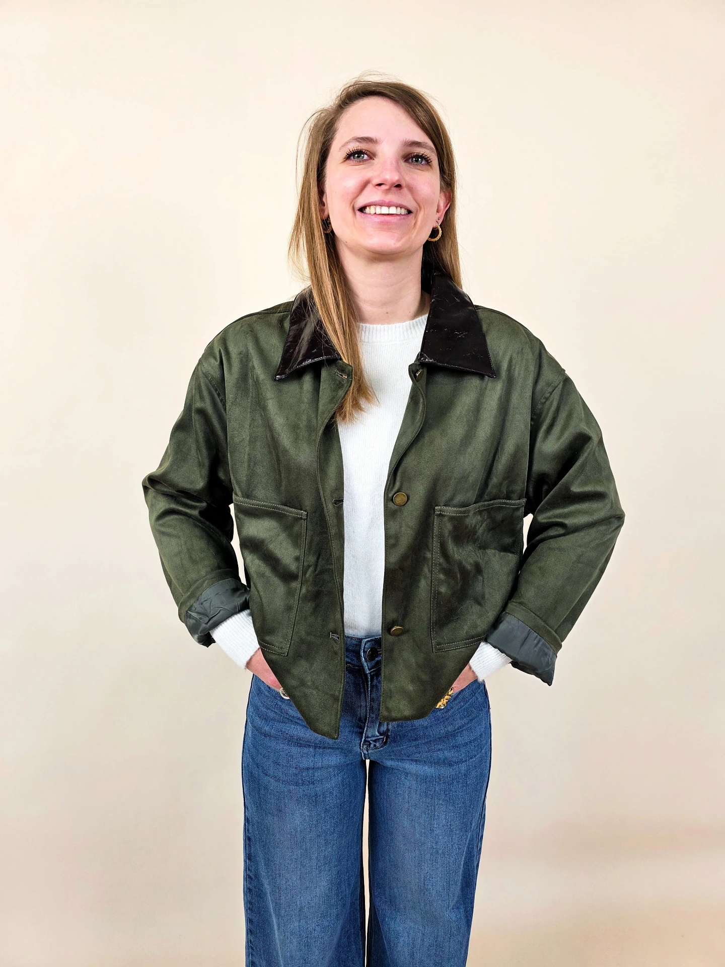 Veste courte verte à col contrastant verni