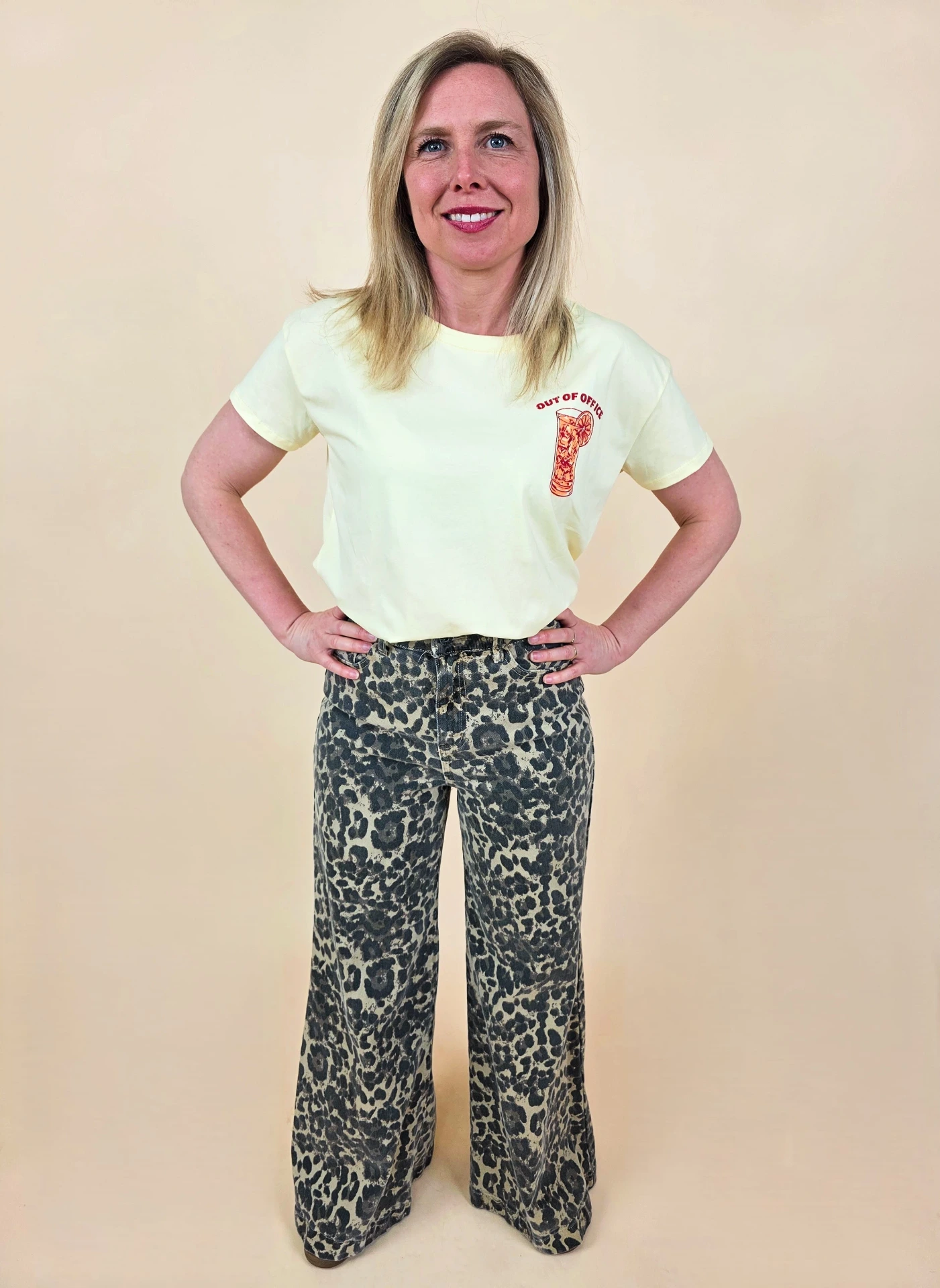 T-shirt "Out of Office"