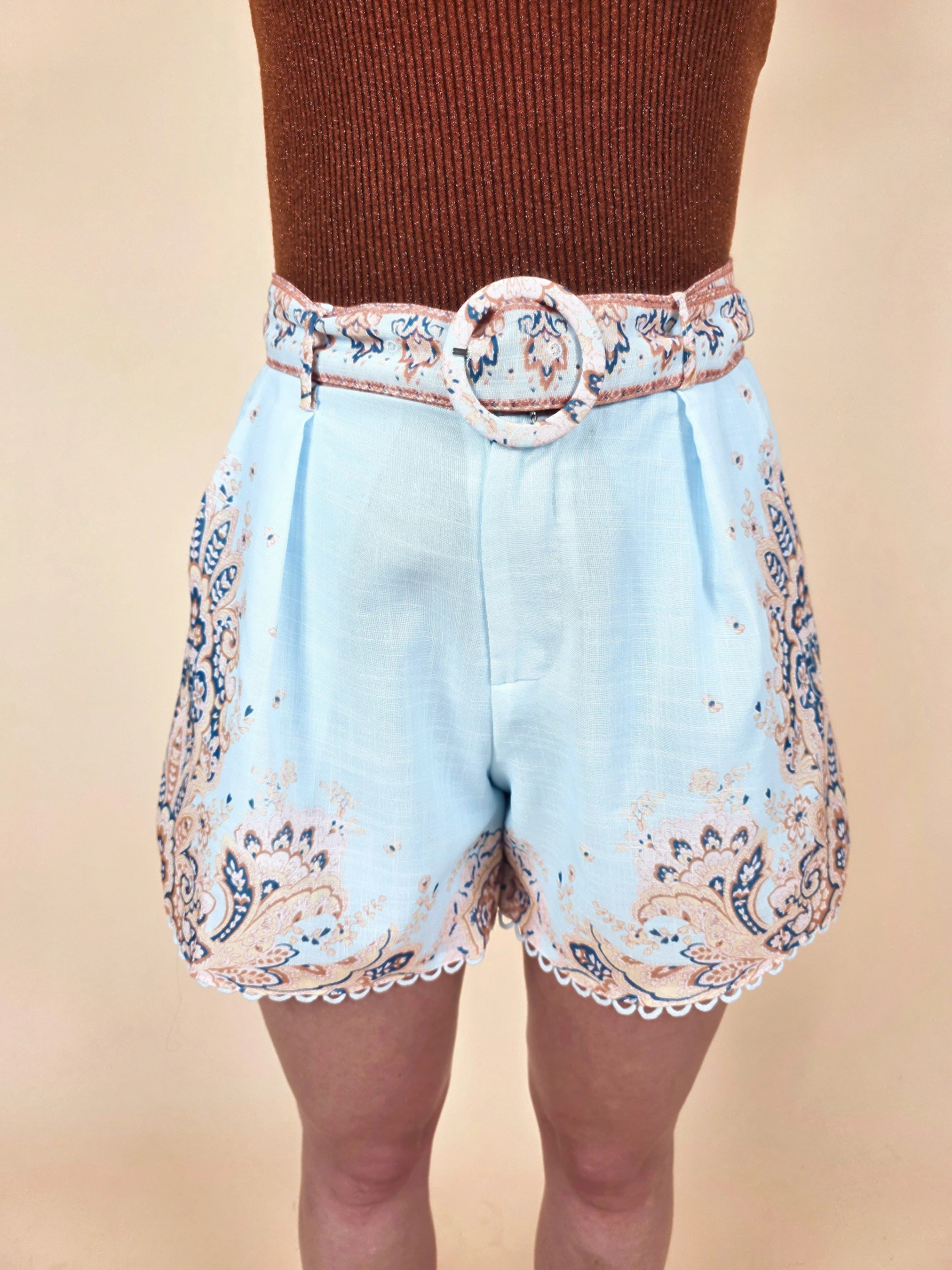Short fluide imprimé paisley avec ceinture