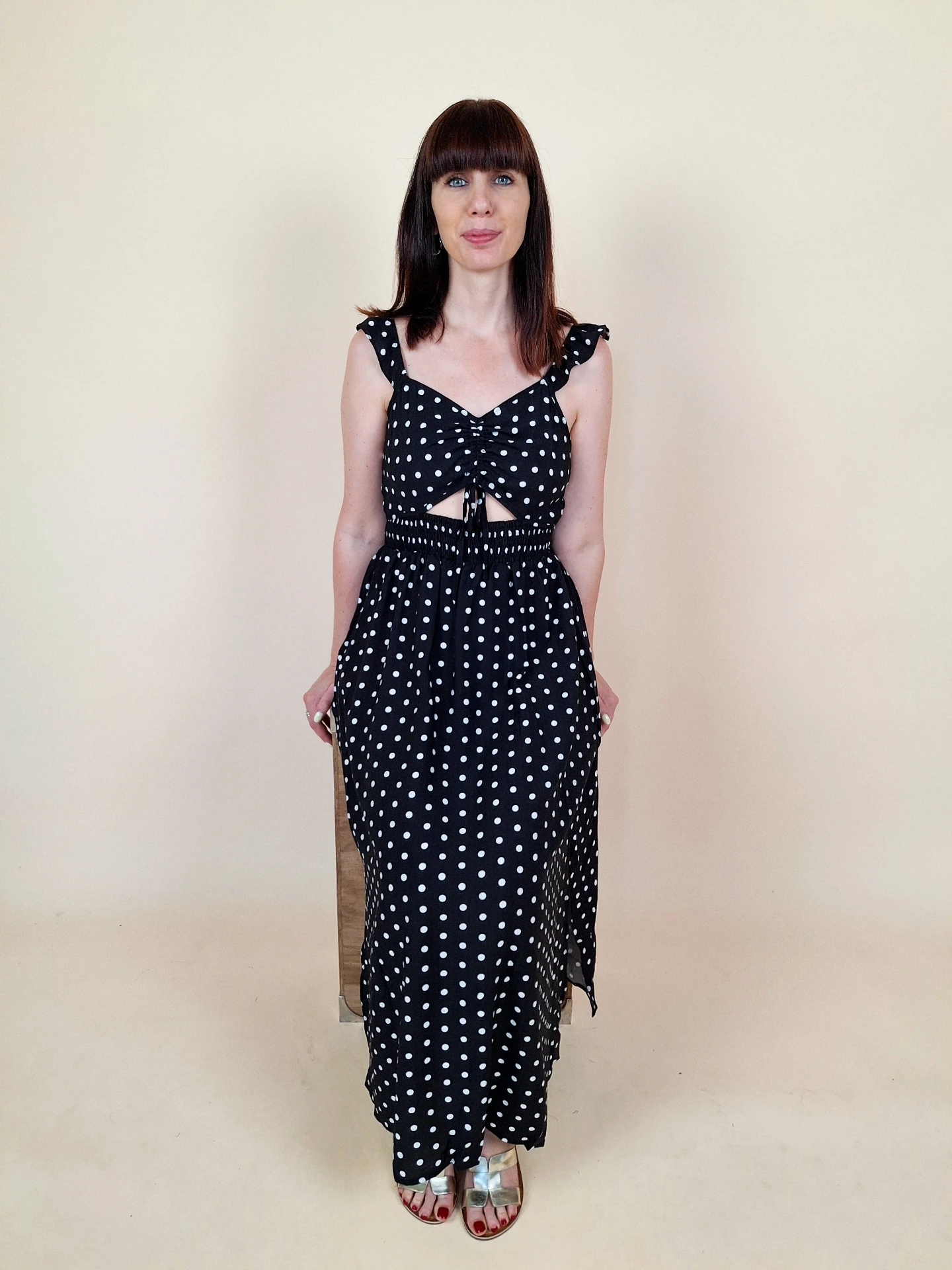Robe longue noire à pois blancs