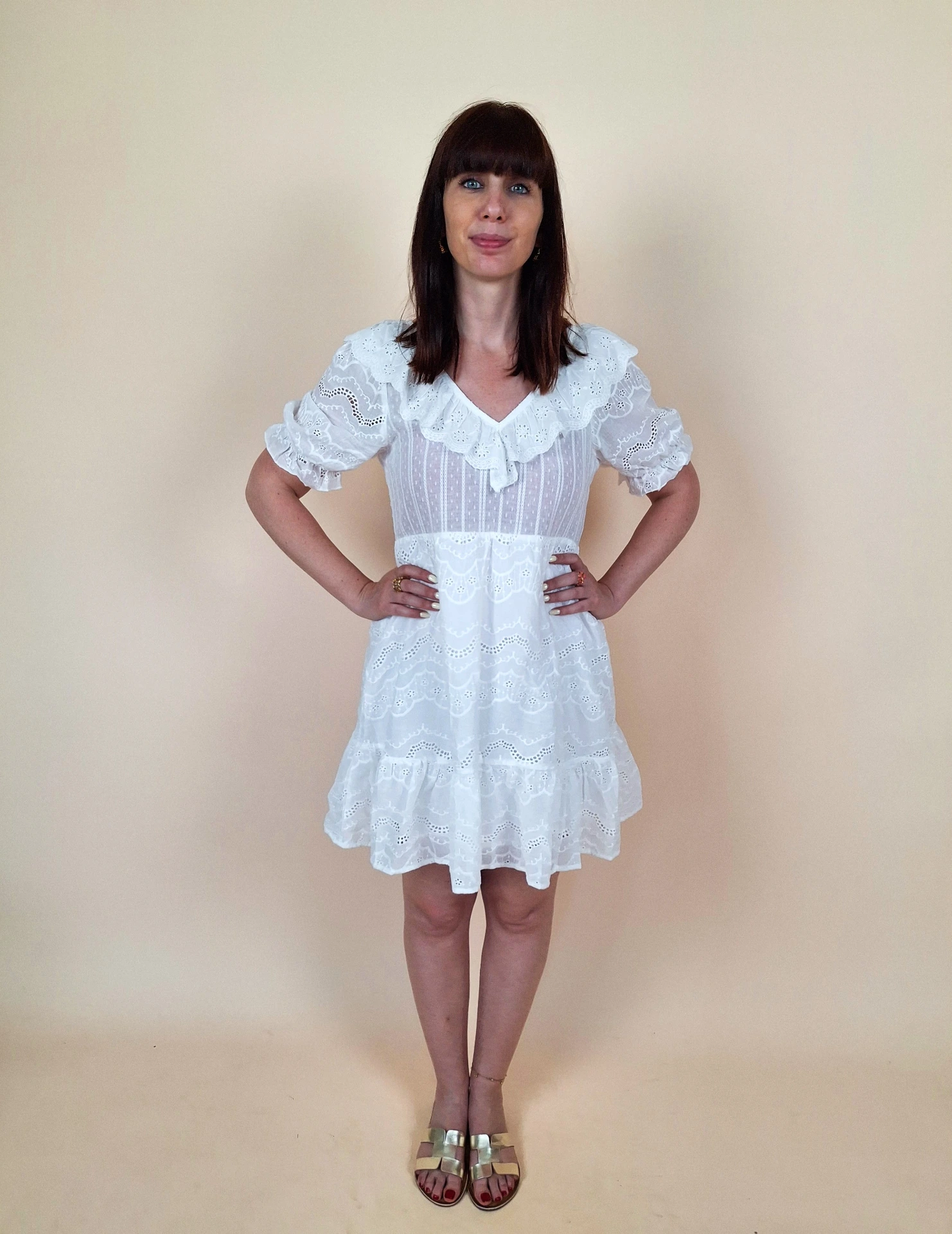 Robe courte en broderie anglaise