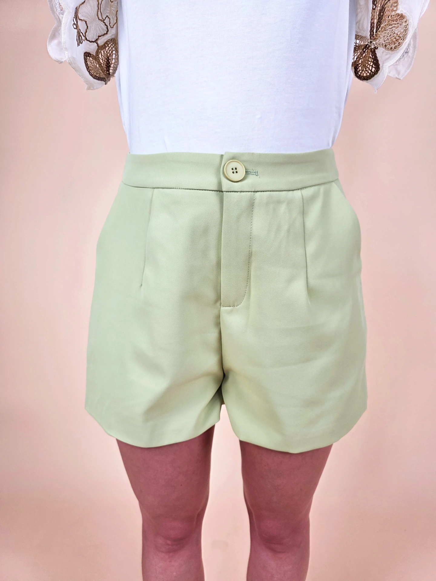 Short tailleur vert clair