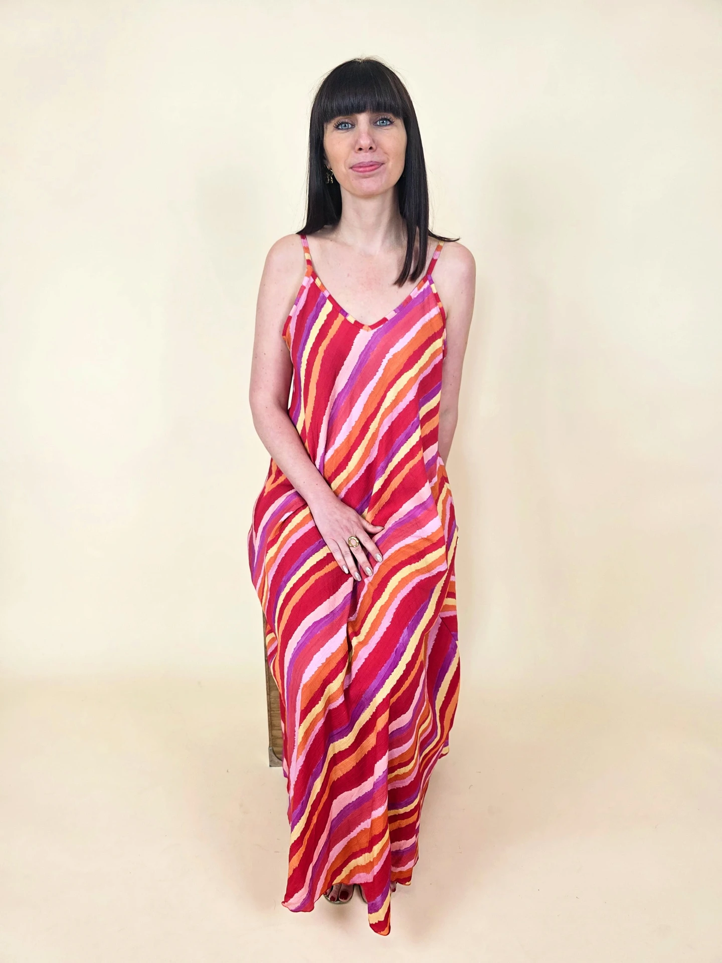 [00722] Robe fluide à rayures multicolores